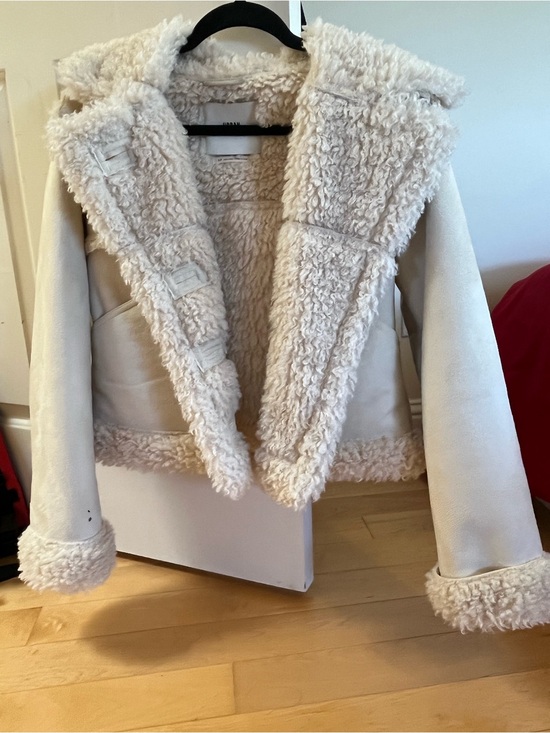Urban Outfitters Jackets & Blazers - Urban Outfitters Cream Faux Shearling Cropped Sherpa Jacket